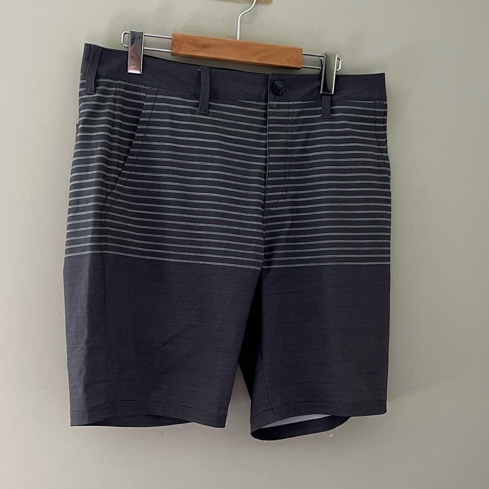 Vans Hybrid Surf N Turf Gray Striped Performance Shorts Size 32